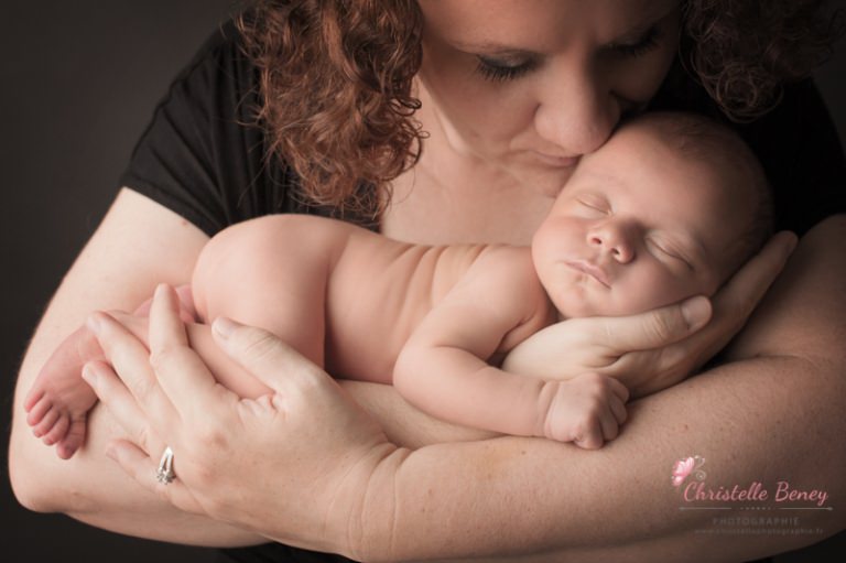 bébé dans les bras de maman toulouse