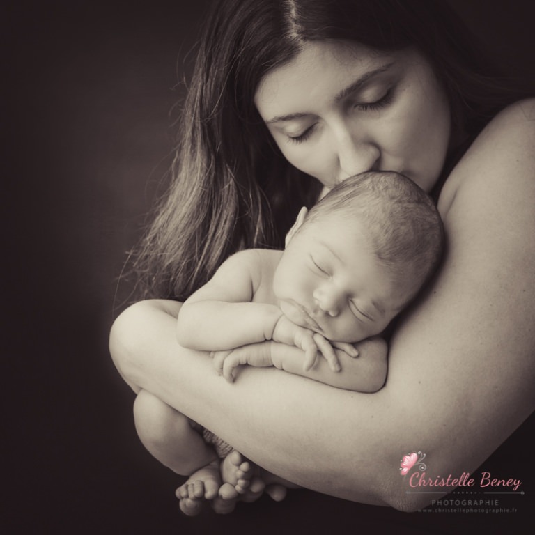 bébé dans bras de maman toulouse